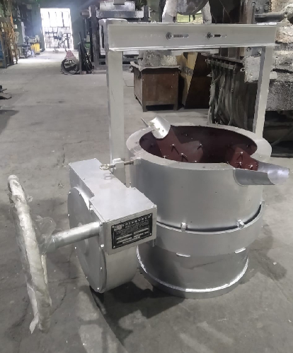 Overhead operated geared tilting ladle Overhead operated geared tilting ladle